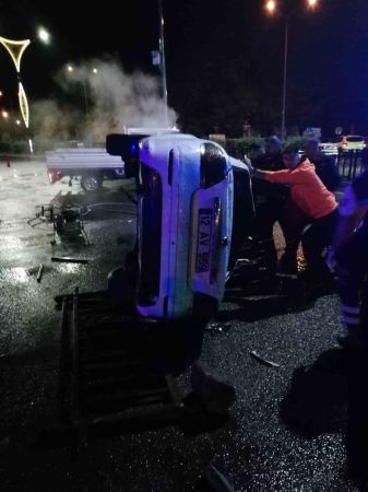 Bingöl’de kontrolden çıkan otomobil bariyerler çarptı: 2 ölü