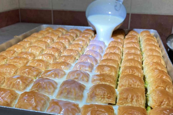 Sıcak günlere denk gelen Ramazan Bayramı’nın gözdesi soğuk baklava