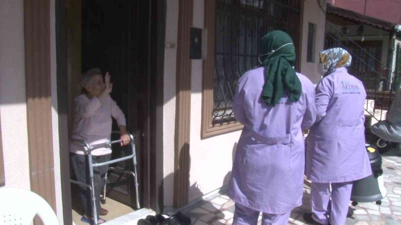 Beykoz’da bayram öncesi yaşlıların yüzünü güldüren hizmet