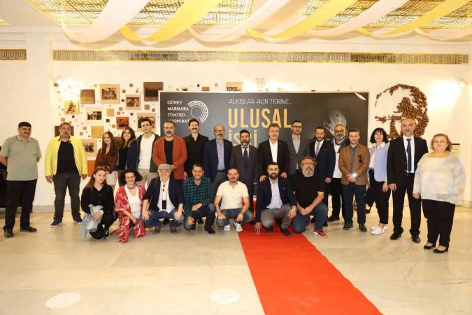 Alın teri sahne tozuna karışıyor