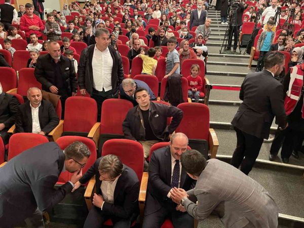 Bakan Varank: “Teröristler İBB’de boy gösteriyor”