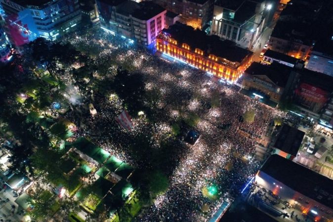 Trabzonspor’un şehir merkezindeki şampiyonluk etkinliğine 100 bin kişi katıldı