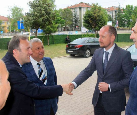 Bakan Yardımcısı Duran, savaş mağduru çocukların bayramını kutladı