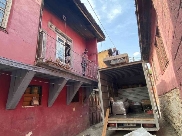 Sokağa bırakılan anne ve bebeğine sıcak yuva