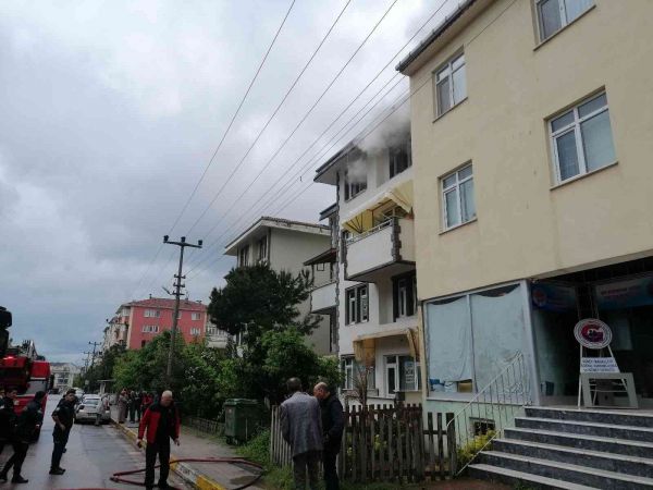 Yatak odasındaki bilgisayar yangın çıkardı