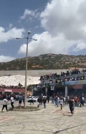 Faciadan dönülen balkon çökmesinde panik anları kamerada