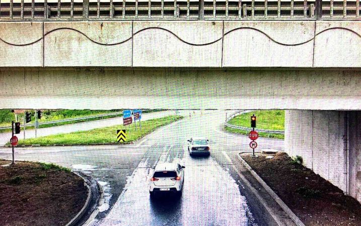 Kırmızı ışıkta geçen sürücüler drondan kaçamadı