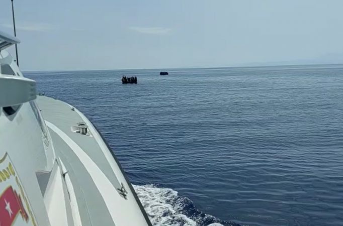 Yunanlar denizin ortasına bıraktı