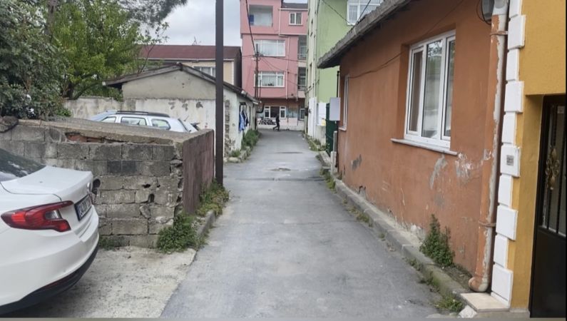 Ben senden daha güzelim dedim eltisini kurdu