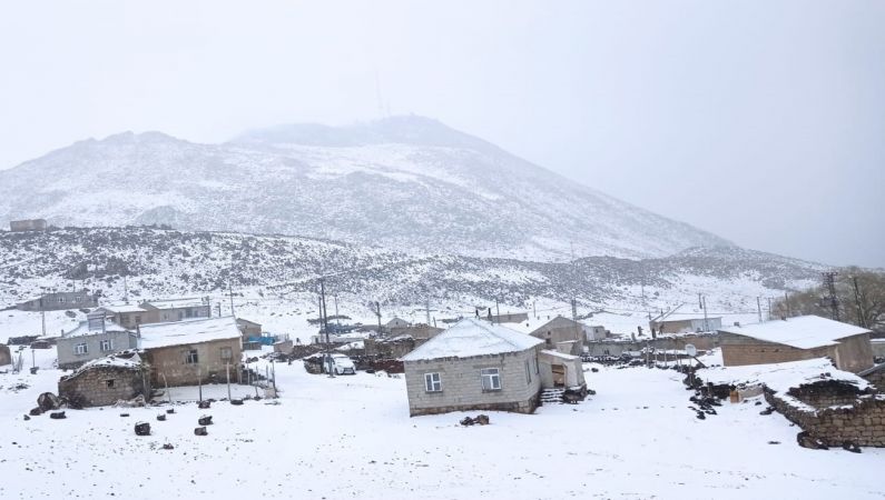 Adilcevaz’da Mayıs ayında kar sürprizi Adilcevaz’da Mayıs ayında kar sürprizi