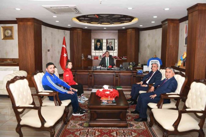 Hakkarili güreşçi Türkiye ikincisi oldu