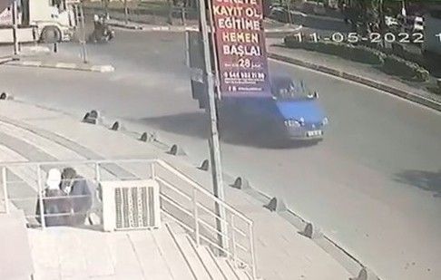 Sultanbeyli’de hafriyat kamyonu yunus polislerine çarptı: 1 polis şehit, 1 polis yaralı
