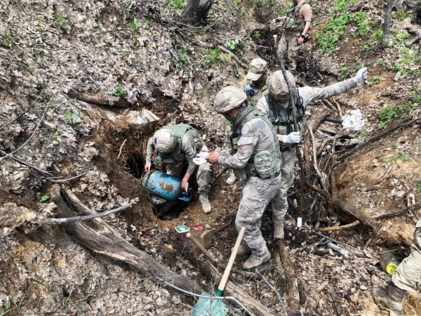 Tunceli’de 4 sığınak içerisinde mühimmat ve yaşam malzemeleri ele geçirildi
