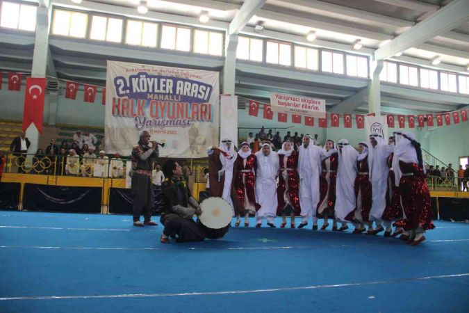 Şanlıurfa’da köyler arası halk oyunları yarışması renkli görüntülere sahne oldu