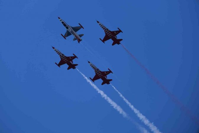 Türk Yıldızları, İskenderun’daki gösteri uçuşu öncesinde prova yaptı