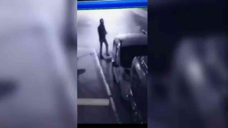 Sancaktepe’de husumetli olduğu kişinin aracını kundakladı