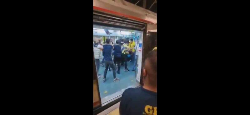 Marmaray’da Fenerbahçe ve Trabzonspor taraftarları arasında kavga çıktı