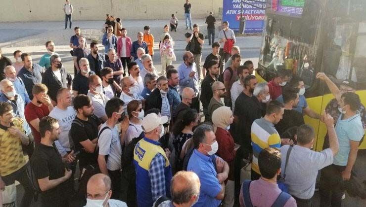 Kadıköy’de otobüs durağa geç geldi: 300 kişi yolu kapattı