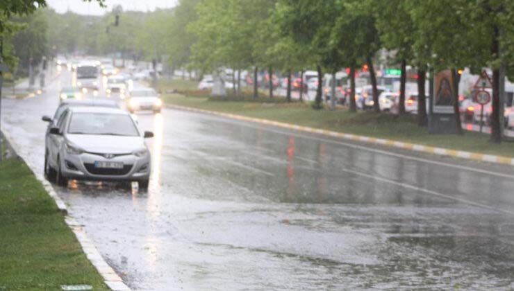 Tekirdağ’da sağanak nedeniyle yollar göle döndü
