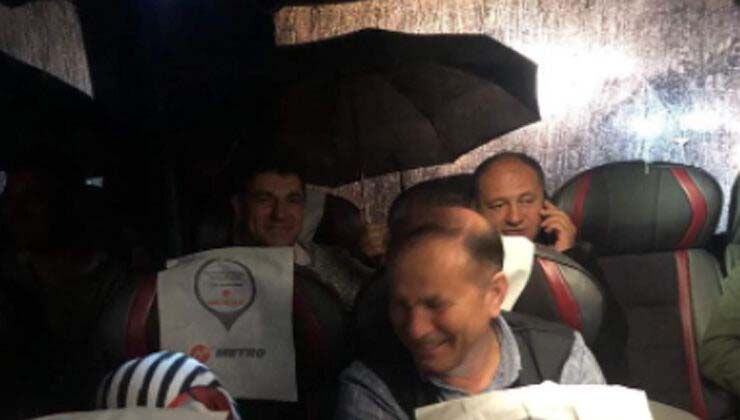 İzmir’e otobüs içinde şemsiye ile gittiler, sebebi ise şaşırttı