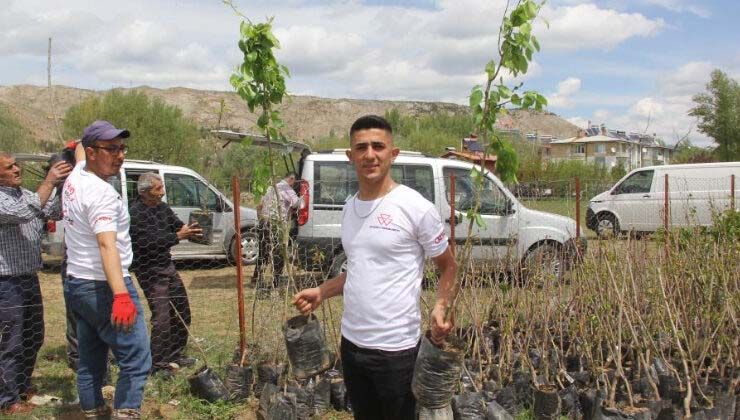 Ölen babası için köyünde ilginç bir hayır yaptı