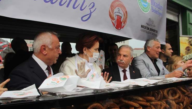 Meral Akşener Simit Şenliği’nde simit dağıttı Meral Akşener Simit Şenliği’nde simit dağıttı