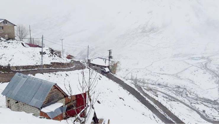 Yazı beklerken Rize’ye kar yağdı