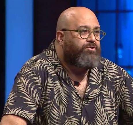 Somer Şef’in restoranın duvarı yolda yürüyen turistlerin üzerine çöktü