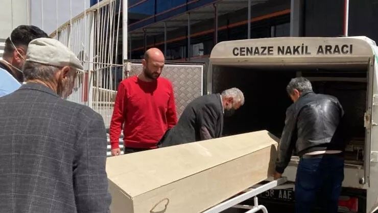 Sivas’ta korkunç olay! Keneyi eliyle ezince hayatını kaybetti