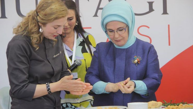 Emine Erdoğan ünlü şefler ile bir araya geldi, mutfağa girdi