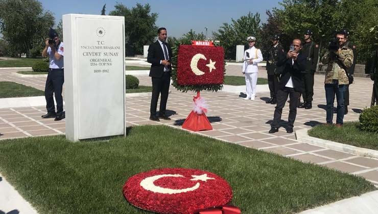 Eski Cumhurbaşkanı Cevdet Sunay, ölüm yıl dönümünde mezarı başında anıldı