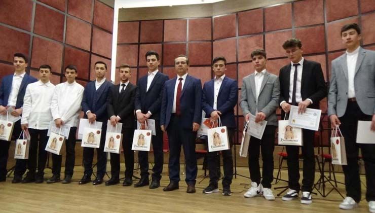 40 Hadis Yarışması’nda dereceye giren öğrencilere ödül