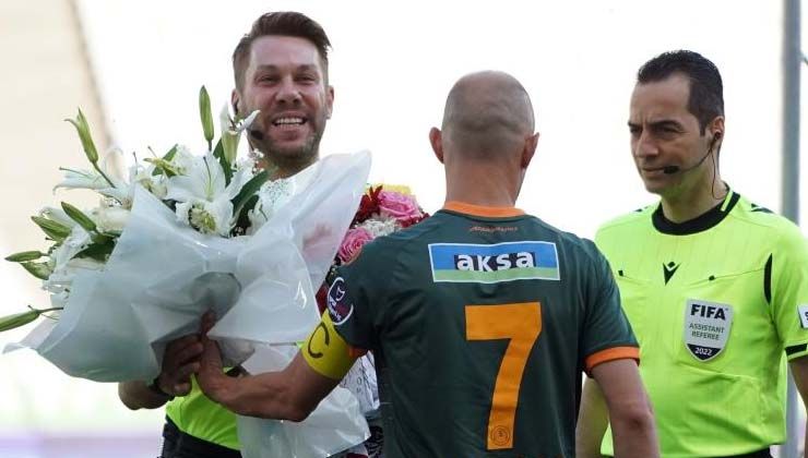 Fırat Aydınus sahalara veda etti