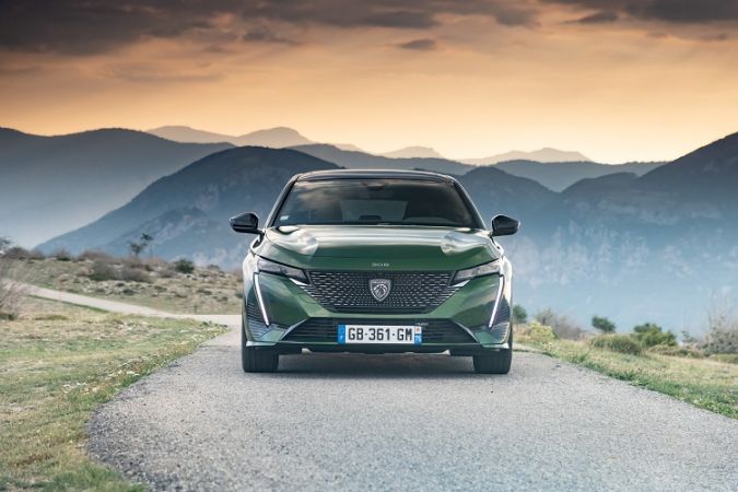 Peugeot yeni logosunu ilk kez Yeni 308’de gösteriyor