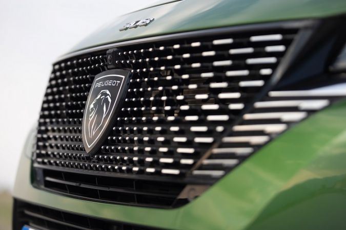 Peugeot yeni logosunu ilk kez Yeni 308’de gösteriyor