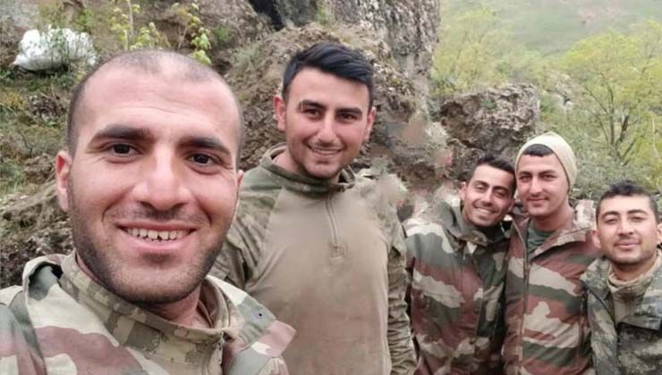 Şehit askerlerin aynı karede yer aldığı fotoğraf yürekleri burktu