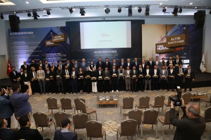 Genç MÜSİAD’dan 12 farklı şehirden 30 firmaya “Altın Konteyner Ödülü”