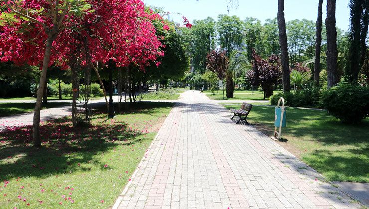 Adana’da termometreler 43 dereceyi gösterdi: Sokaklar boş kaldı