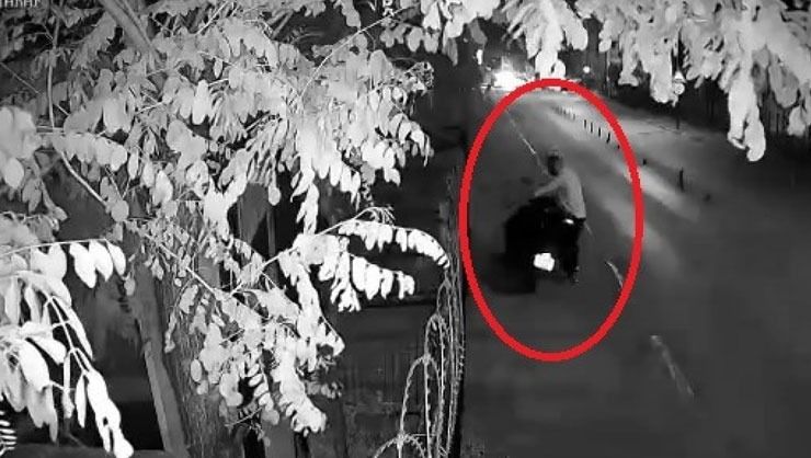 Bursa’da göz göre göre motosiklet hırsızlığı kamerada