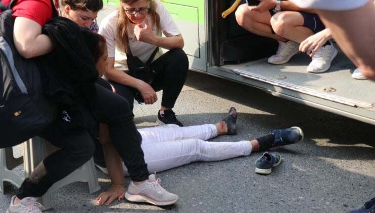 Şehrin göbeğinde korkutan kaza: Otobüsün çarptığı kadın şoka girdi