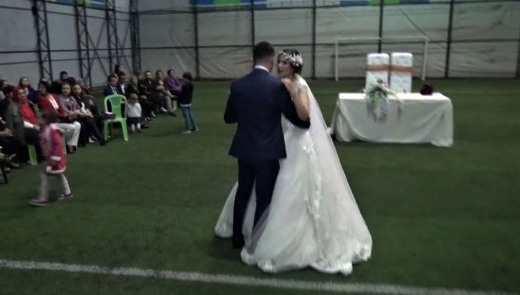 Kır düğünü hayali kuran çifte halı saha şoku!