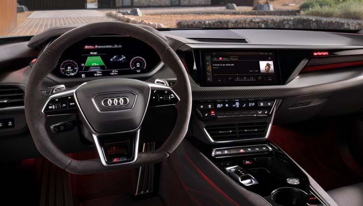 Audi modelleri Apple Music ile konser salonuna dönüşüyor