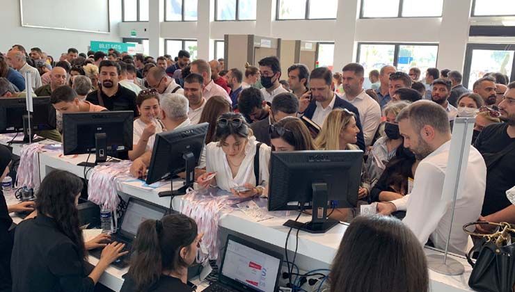 IDEX İstanbul’un yabancı ziyaretçi sayısı iki günde yirmi iki bini aştı