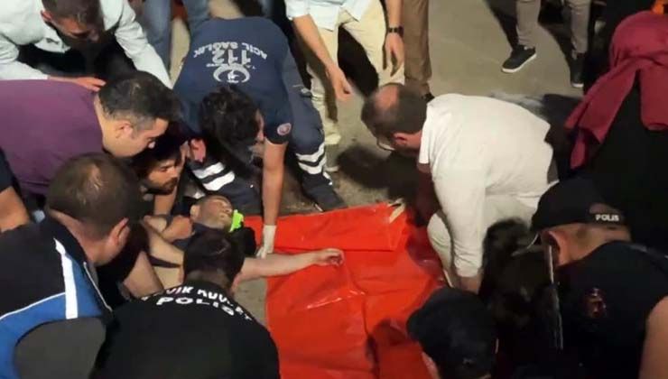 Cengiz Kurtoğlu sahnedeyken silahlar ateşlendi: 2 yaralı