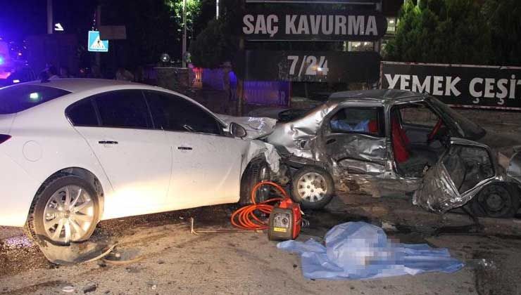 Feci kaza! İki otomobil çarpıştı: 4 ölü, 2 yaralı