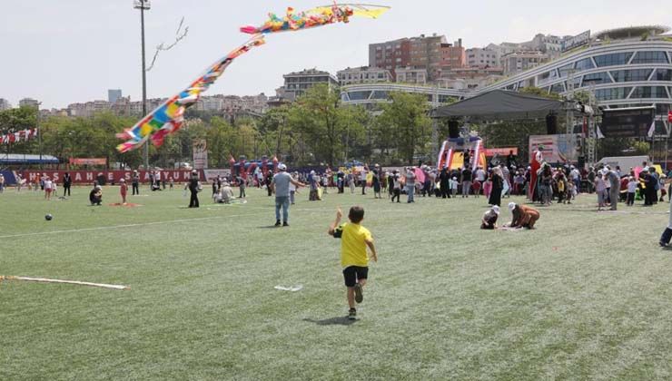 Kağıthane’de uçurtmalar gökyüzünü süsledi
