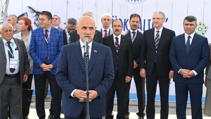 Türk balığı gardaş sofrasında