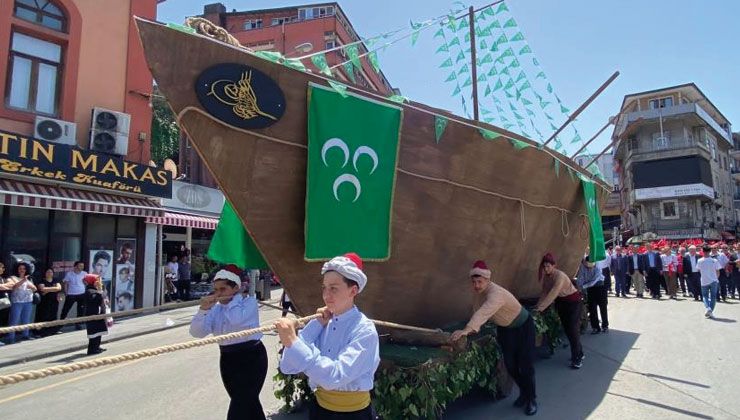 Gemiyi karadan yürüttüler, gören hayrete düştü