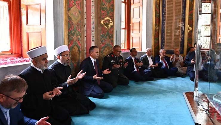 Fatih Sultan Mehmet Han kabri başında anıldı