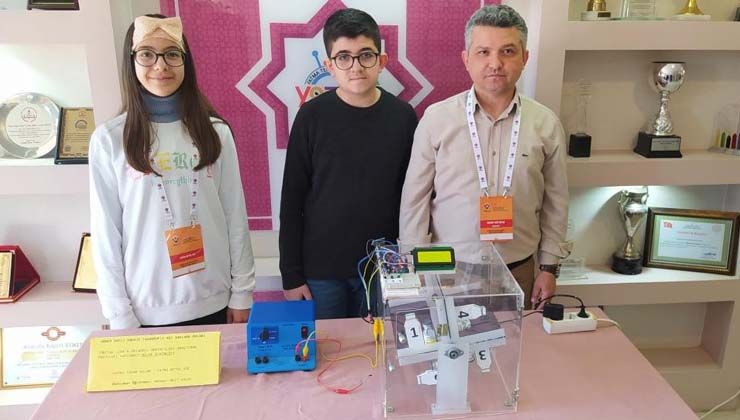 Öğrenciler tasarruflu aşı saklama dolabı yaptı